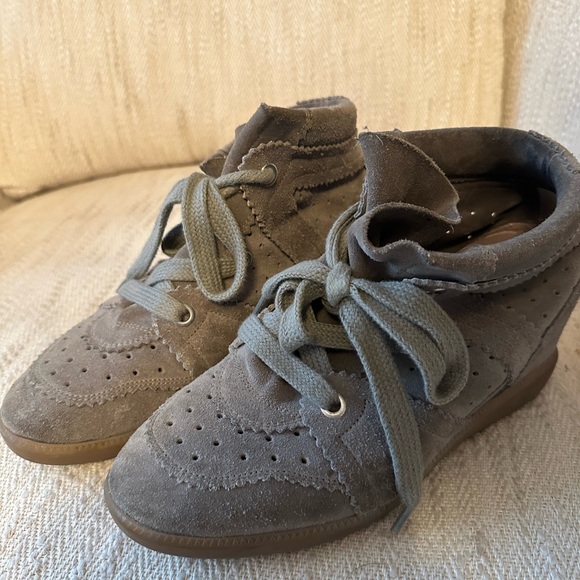 Isabel Marant ‘Bobby’ Sneaker in Taupe - Picture 3 of 4